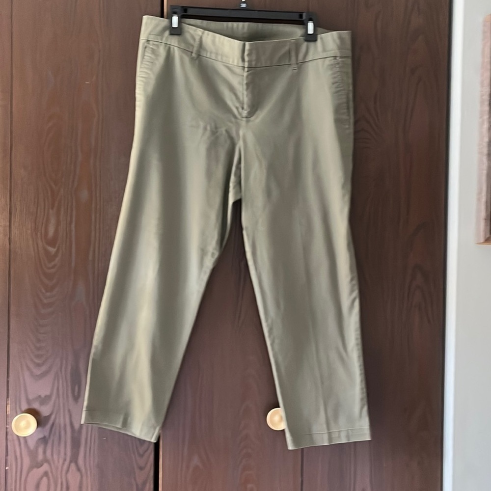 Kut olive green ankle pants. Size 8